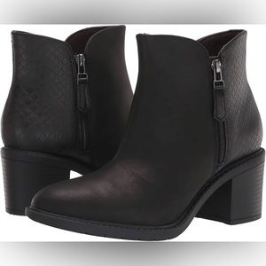 Clarks Scene Zip Heeled Boots ‘Black’